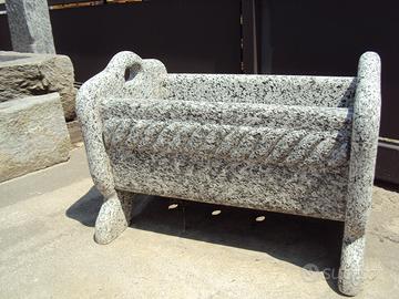 Vaso/fioriera in granito serizzo