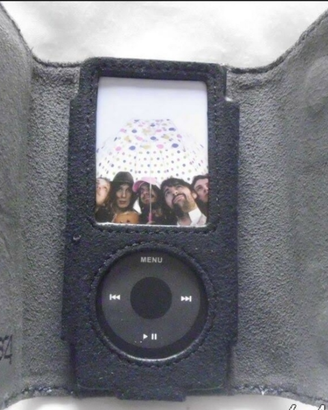 Custodia in vera pelle nera Gear4 per iPod Nano 4a