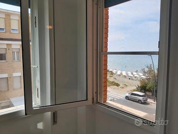 Graziosa casa fronte mare a LATINA