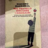 Libro mio fratello rincorre dinosauri