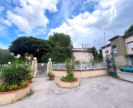 Locale commerciale mq 450 Villaggio Ruffini