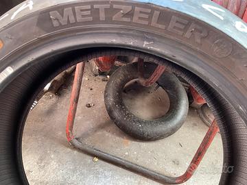 Gomme Metzeler-emoto stradali