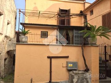 CASA SEMINDIPENDENTE A SAN VITTORE DEL LAZIO