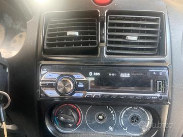 impianto audio macchina