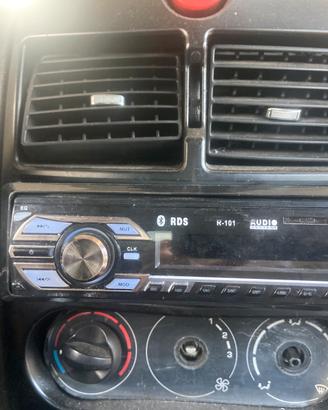 impianto audio macchina