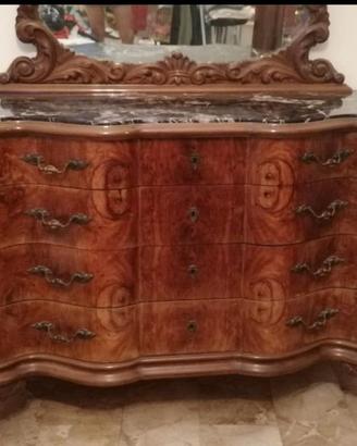 Cassettiera stile Chippendale