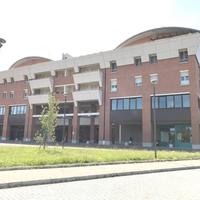 Postazioni coworking e ufficio privato arredato