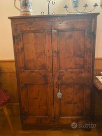 ARMADIO RUSTICO IN LEGNO MASSELLO - STILE ALPINO
