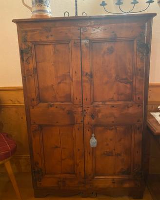 ARMADIO RUSTICO IN LEGNO MASSELLO - STILE ALPINO