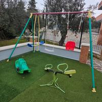 altalena e giochi vari per giardino