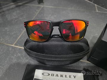 Oakley Holbrook 