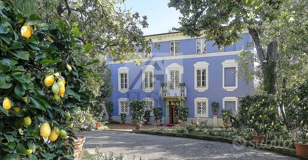 Villa di 1220 m² con più di 5 locali a Lucca