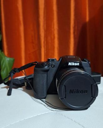 Nikon Coolpix B700