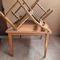 Tavolo quadrato in legno