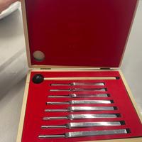 Set 8 diapason con scatola in legno e martelletto