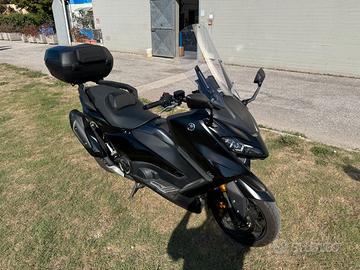 T-Max 560 Tech Max  anno 2023 con 1650km