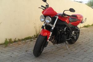 Speed Triple 955 Black Edition