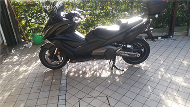 Kymco AK 550