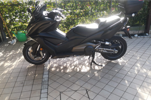 Kymco AK 550