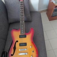Chitarra  elettrica stile thinline 