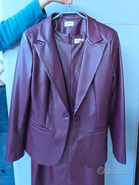 Giacca e vestito coordinati in finta pelle