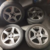 Gomme estive 15 pollici complete di cerchioni 185/