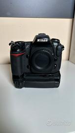 Fotocamera Nikon D300 con Battery Pack
