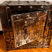 Cassaforte forziera epoca antico borchie