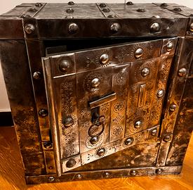 Cassaforte forziera epoca antico borchie