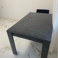 Tavolo Piralia, effetto marmo estendibile