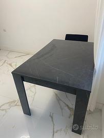 Tavolo Piralia, effetto marmo estendibile