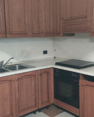 Cucina angolare in legno
