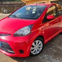 Toyota Aygo 1.0 VVT-i 69 CV 5 porte x-cool MMT