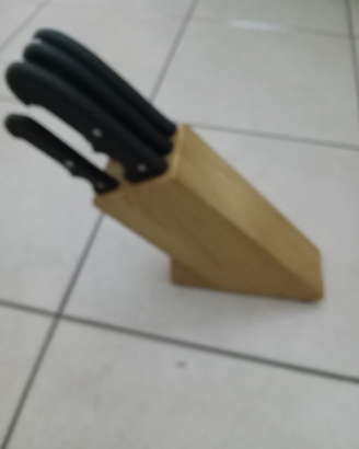 Set di coltelli con geppo in legno