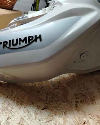 Serbatoio Triumph  Tiger 900 GT bianco