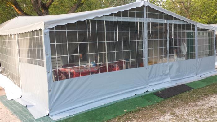 Roulotte/veranda/struttura/cucinotto/piastrelle