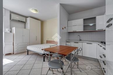 MONOLOCALE A BOLOGNA