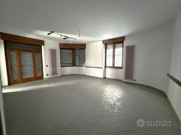 CASA INDIPENDENTE A ESINE