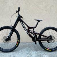 Santa cruz v10 down hill