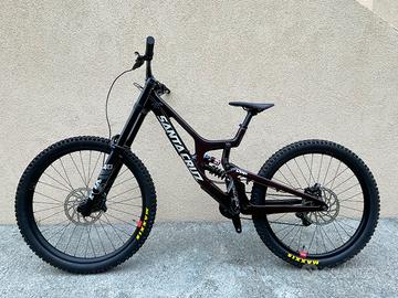 Santa cruz v10 down hill