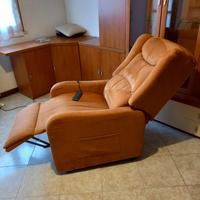 Poltrona elettrica alzapersone con alzata assistit