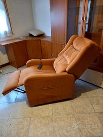 Poltrona elettrica alzapersone con alzata assistit