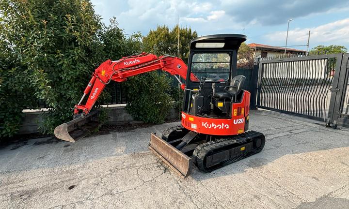 E197 ESCAVATORE 20 q KUBOTA GIROSAGOMA