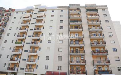 BARI LOSETO - AMPIO 4 VANI CON CANTINA, POSTO AUTO