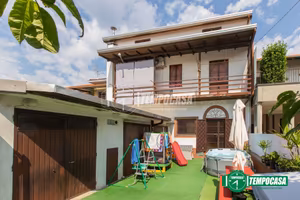 CASA INDIPENDENTE CON GIARDINO, DOPPI BOX E AMPI S