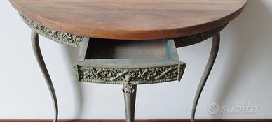 Antica piccola consolle in lega  con piano legno.