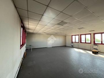 CAPANNONE A SANTO STEFANO DI MAGRA