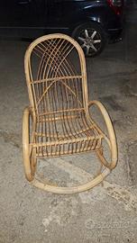 sedia a dondolo in vimini 