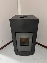 Stufa a pellet  Eva Calor hydro