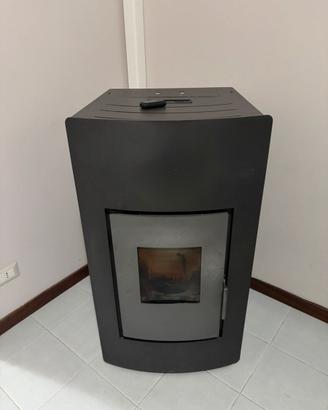 Stufa a pellet  Eva Calor hydro